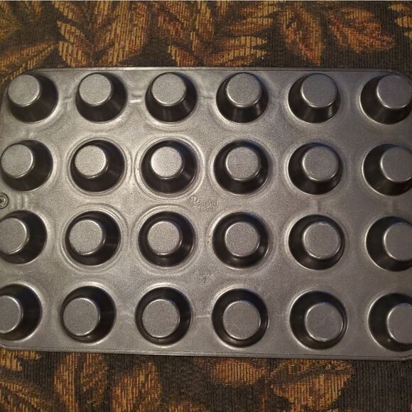 Pampered Chef Mini Muffin Pan #6 - Picture 3 of 10